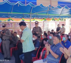 นายชัยยนต์ ดิษฐสุนนท์ ร่วมต้อนรับ นายธนากร คัยนันท์ รองเลขาธิการ ป.ป.ส.และ นายทรงพล ใจกริ่ม ผู้ว่าราชการจังหวัดร้อยเอ็ด เนื่องในโอกาสตรวจเยื่ยมโครงการนาคาพิทักษ์รักษ์ประชา (หัวโทน Model)