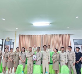 วันที่ 23 มีนาคม 2569 ท่านนายกชัยนต์ ดิษฐสุนนท์ นายกองค์การบริหารส่วนตำบลน้ำคำ ท่านปลัดกิตติเกียรติ หงษ์ศรี ปลัดองค์การบริหารส่วนตำบลน้ำคำ พร้อมคณะทำงาน สสส.อบต.น้ำคำ ได้ส่งมอบ รายงานการพัฒนาข้อมูลตำบล โดยการสำรวจ TCNAP เพื่อให้ผู้นำชุมชนได้นำข้อมูลไปใช้ป